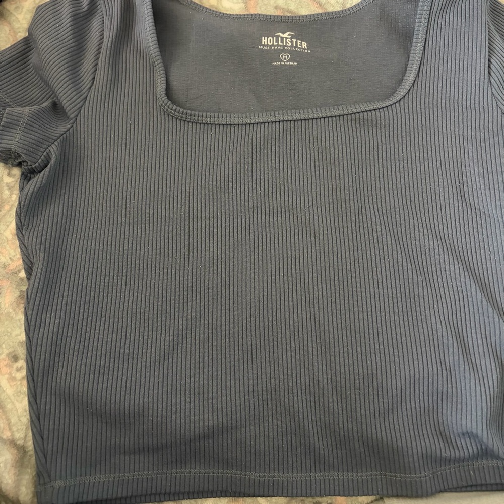 Hollister Women's Short Sleeve Ribbed Tee in Navy